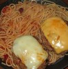  トマトソースのパスタ　ハンバーグのせ