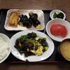 西川口の「あおき食堂」でミツバときくらげと卵炒め、なすの油炒め、春巻き定食を食べました★