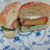 老舗「つきぢ松露」のカツバーガー〜玉子焼きがバーガーに