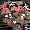 好きな厚さに切る牛タンと焼肉のタレ