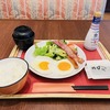 ロイヤルホスト ブレックファスト：フライエッグ和定食（ベーコン・ソーセージ・ごはん・味噌汁・焼のり）