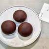 毎年お楽しみ『とらや』の土用餅。コシのあるお餅に濃厚な黒糖餡がたっぷり！