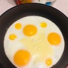 大好きな目玉焼き晩酌。しかもニワトリとウズラ。