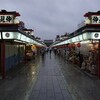 雨の浅草