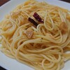 にんにくと赤唐辛子オイルのスパゲティ