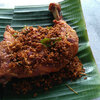 これがチキン叩き料理　Ayam Penyet