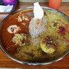 店の名前はフツーだが、カレーのバンバンのカオス感すごい