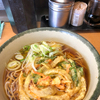 生麦の立ち食い蕎麦〈どん八〉でかき揚そば。