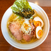 透き通ったスープの「特製薫る塩ラーメン」（麺や 真登）