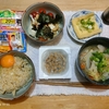 今晩も納豆卵かけごはん。野菜味噌汁。