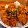 まぐろカツとささみカツの合い盛り丼。かつや