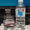 水を飲む45