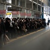 駅の通路は右側通行？左側通行？逆走する人危険です！
