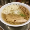 【今週のラーメン４１４６】 Tombo （東京・吉祥寺） 汐の旨味ソバ ＋ 皮ワンタン ＋ 三品盛り ＋ サッポロラガービール赤星 中瓶　〜汁と麺だけにあらず！具材も最高！あとひく旨さ・・・激しくオススメ！皮ワンタン！