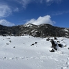 【縞枯山・北横岳登山】晴れた日の雪の山で