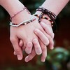同じ男に二股かけられた女性同士が友達に。そして恋人同士に