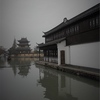 利休鼠の雨が降る・・・