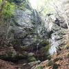 入沢の滝｜国内でも珍しい裏見の滝及び特殊な不動明王が安置される群馬の秘境滝！