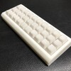 オープンソースPCBのキーボード PiPi Gherkin + NGM design 3Dプリントケースを組立てました。