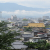 山脈に白雲たなびく