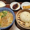 【551蓬莱＠新大阪】大阪名物「豚まん」の人気店のイートインで熱々豚まんを楽しむ