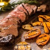 アサード（南米の肉料理10）　アサードは，アルゼンチンのバーベキュー肉料理技術ですが，単なる食事を超えた存在で，アルゼンチンの食事様式と文化の象徴となっています．アサードは通常，牛肉，豚肉，鶏肉，チョリソ，モルシージャからなり，これらをオープンファイアまたはグリル（パラリャ）で調理します．南米の多くの国々では，友人や家族が集まり，屋外での調理の喜びを共有する料理と社交の行事として親しまれています．Tasteatlasの南米肉料理ランキングでは２位にランクされ，世界の肉料理で３位！