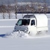 雪国の軽トラ強すぎ！積もった雪をかき分けて進む技術がすごい動画