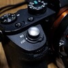 【lolumina】α7IIにレリーズボタンを付けたら、シャッターの感触が大幅に良くなった - 伊藤浩一のモバイルライフ応援団