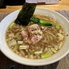 【今週のラーメン５３５３】麺屋 さくら井（東京・武蔵野市西久保）醤油らぁ麺 手揉みらぁ麺変更　〜素朴さを押し出したコンテンポラリー背脂煮干拉麺！素晴らしき味技巧！