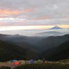 北岳山荘前から眺める日本の地理から「牙を研げ」地政学を思う