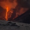 カムチャッカ半島にある火山の大噴火写真をドイツ人写真家がカメラで撮影 