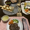 鉄のフライパンで焼いた極上のステーキを堪能致しました。～🥩🍴🍷