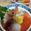 ぼたん海老縞鯵鮪ウニサーモンつぶかにイクラ海鮮丼