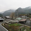 長者川側面の岸岩に数か所の穴ポコ？