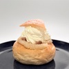北欧展『フィーカファブリーケン』人気のセムラ、チョコレートとカルダモンのチーズケーキ。