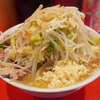 ラーメン二郎 府中店 - 無二で最古のジロリアン友人とスムーズにアウェイ戦。「少し」コールは地雷なのか？全く違うコールで提供されるエンターテイメント。二郎は大きく柔軟性のある店舗かどうかに大別できる理論。引きこもりGW。アトピー医療の副反応。