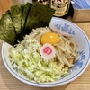 【今週のラーメン５４２１】らーめん 高尾（東京・荻窪）油そば 板海苔 モヤシ 生玉子 ＋ まかないチャーシュー皿 ＋ メンマ皿 ＋ サッポロ赤星 ＋ サッポロ黒生　〜海苔の凛々しさ！生玉子の艶かしさ！もやし安寧さ！そして麺とタレの素朴さ！レトロ感万歳な王道油そば！