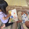 2歳9か月のちぇぶちゃんと生後1か月のだっくん、8月のお気に入り絵本まとめ。