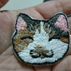 猫の刺繍ブローチ（２２個目）