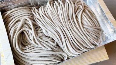 「手打ちとおる蕎麦」の自宅用年越し蕎麦を食べる