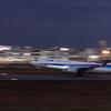 飛行機(ANA)離陸｜夕暮れの薄明
