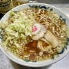 【今週のラーメン５６５４】中華そば みたか（東京・三鷹）ラーメン 細葱 ＋ チャシュー皿 ＋ サッポロ赤星２本　〜 不敵な素朴さとシンプルさ！和む醤油出汁に和蕎麦ライクな麺！江ぐちスタイル永遠也！ 