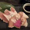鶏ワサでコップ酒　