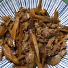 ごぼうと牛肉の煮物とチリのピノ・ノワール