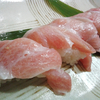 お判りでしょうか、見事な大トロのお寿司を堪能しました。鳥取市内の『四季彩 千』さんです!!