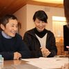 手術なし性別変更 臼井さん婚姻届　新庄村役場にパートナーと提出（２０２４年３月１５日『山陽新聞』）