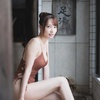”日本一美しいドラマー”大野真依、水着姿で足湯を楽しむ様子を披露