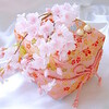 しだれ桜を飾ったサイコロ形の和風リングピロー