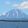 雪があとわずかになった富士山