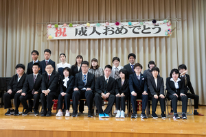 県立高田特別支援学校で最後の成人式　卒業生19人の門出祝う